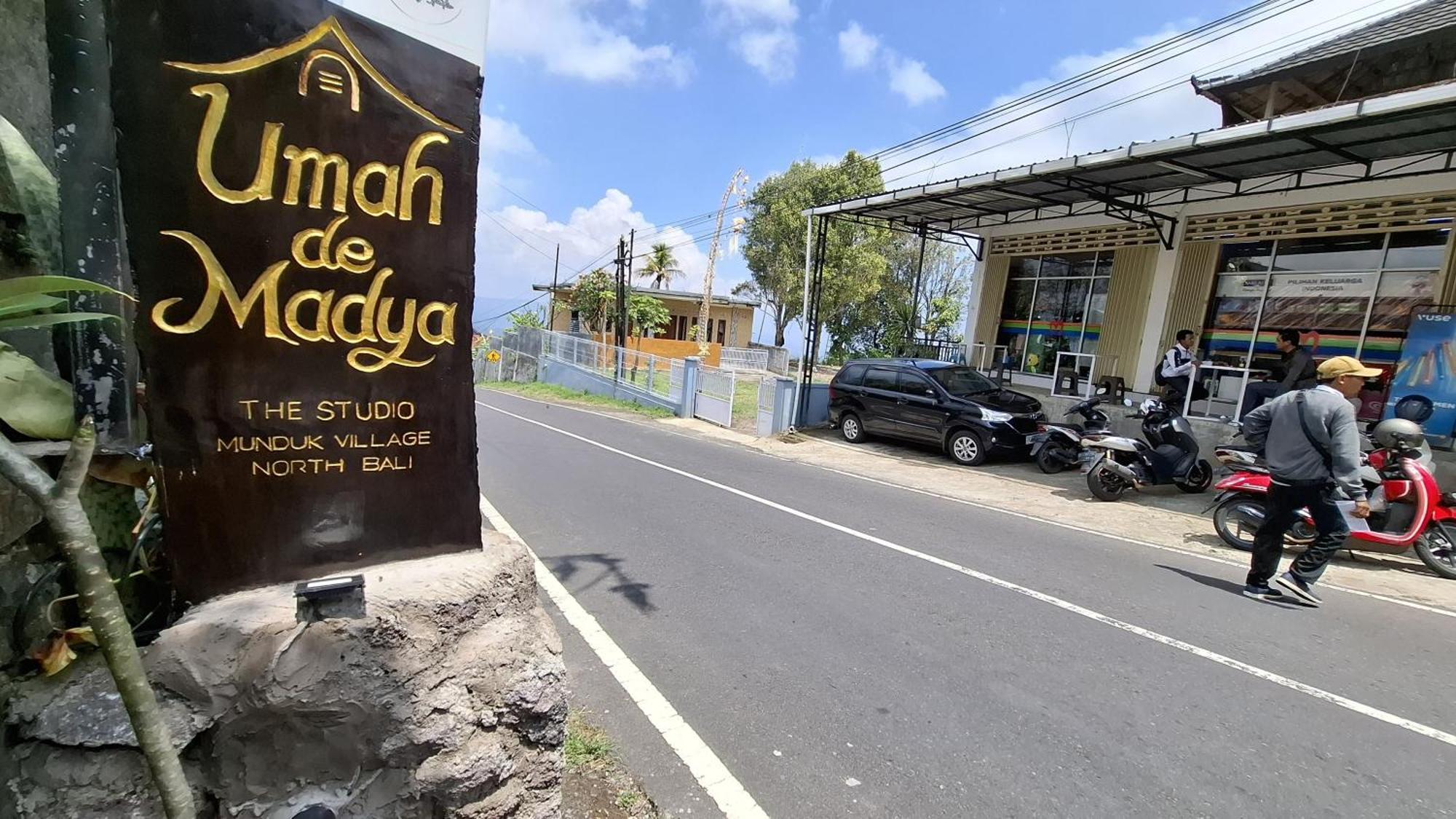 Umah De Madya & Rooftop De Madya Munduk Exteriör bild